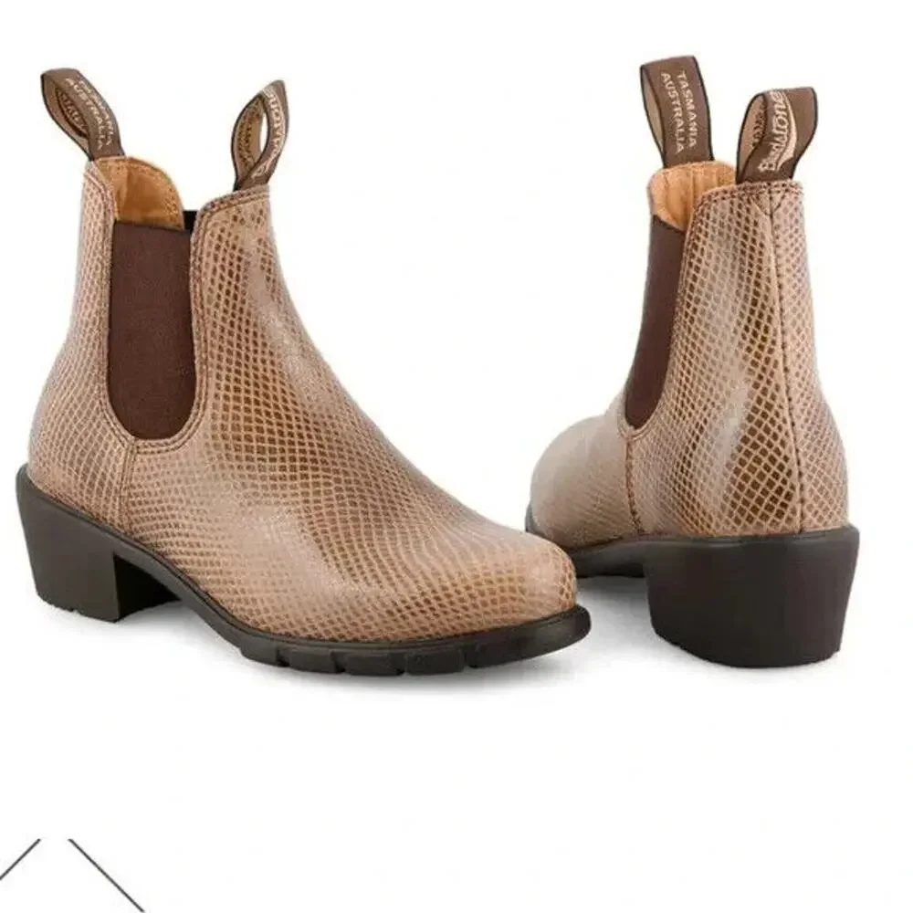 NIB Blundstone 2165‎ WOMEN'S EMBOSSED SHELL LIZARD HEELED CHELSEA BOOTS TAUPE - Picture 3 of 7